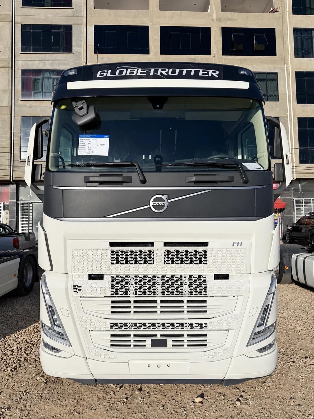 Volvo FH13 500 Farol L (2 unidades) 2021 — foto 1 de 17 (IC-022)