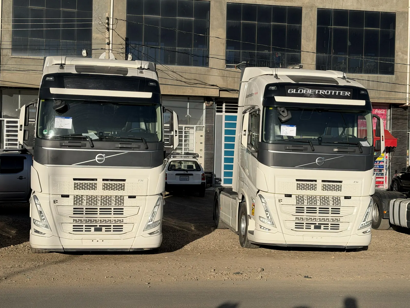 Volvo FH13 500 Farol L (2 unidades) 2021 — foto 3 de 17 (IC-022)