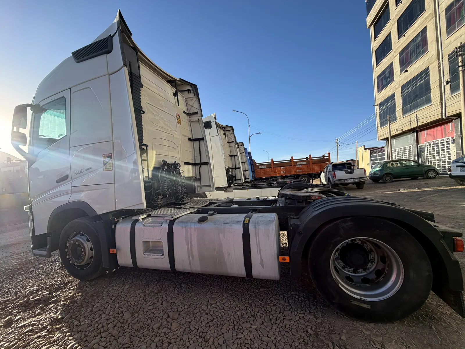 Volvo FH13 500 Farol L (2 unidades) 2021 — foto 9 de 17 (IC-022)