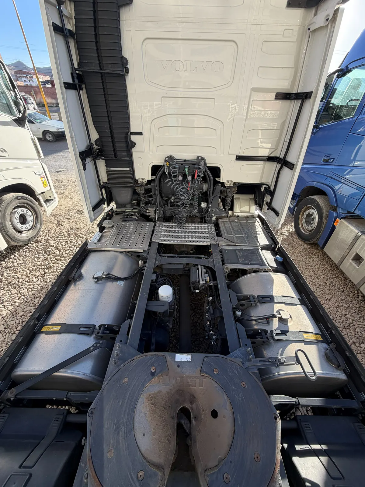 Volvo FH13 500 Farol L (2 unidades) 2021 — foto 12 de 17 (IC-022)