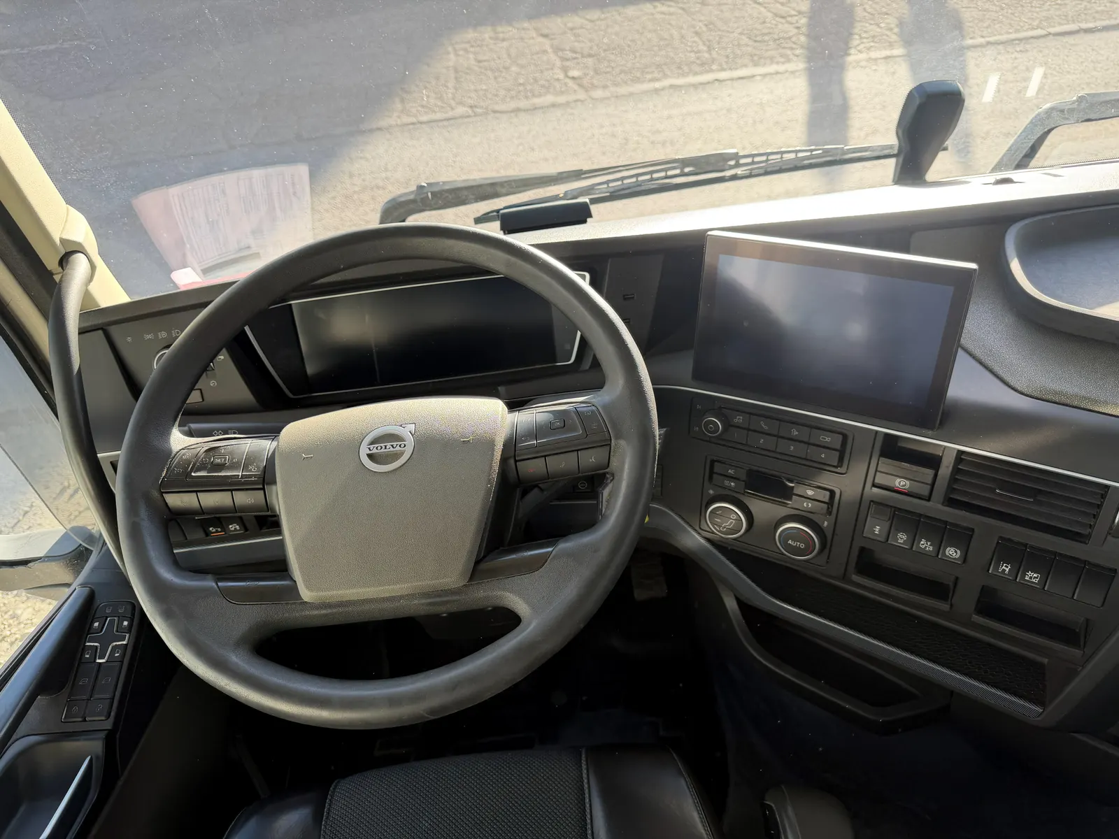 Volvo FH13 500 Farol L (2 unidades) 2021 — foto 13 de 17 (IC-022)