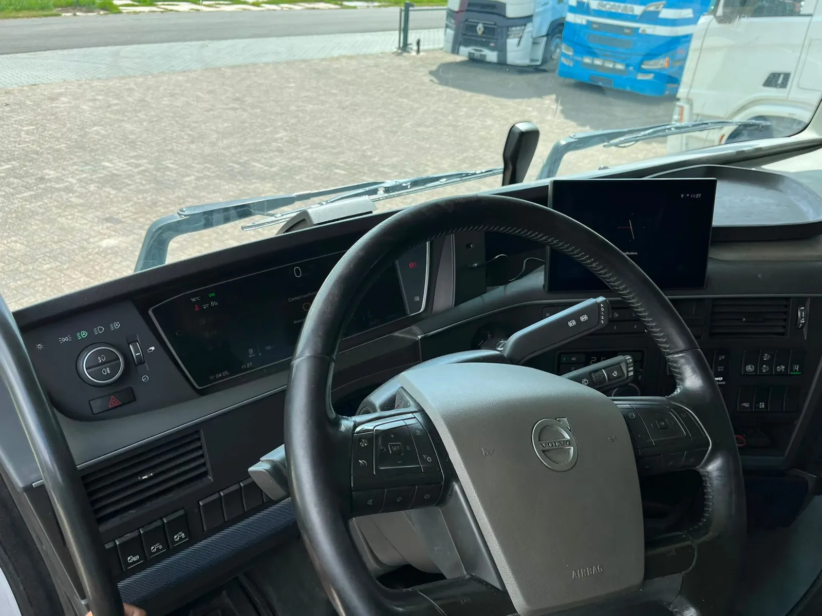 Volvo FH13 500 Farol L Pataloca 6x2 2021 — foto 12 de 14 (IC-024)