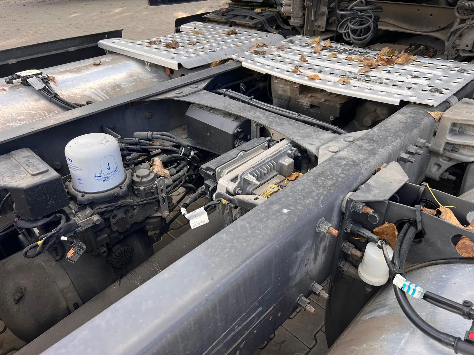 Volvo FH13 460 Farol L (2 unidades) 2021 — foto 7 de 18 (IC-026)