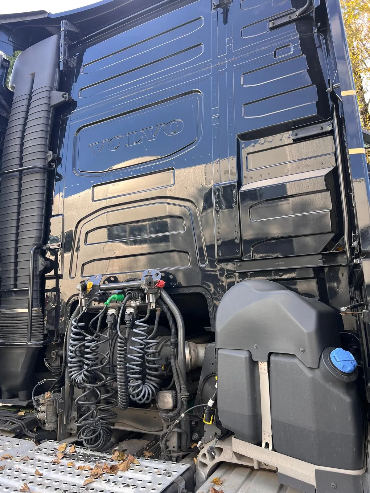 Volvo FH13 460 Farol L (2 unidades) 2021 — foto 8 de 18 (IC-026)
