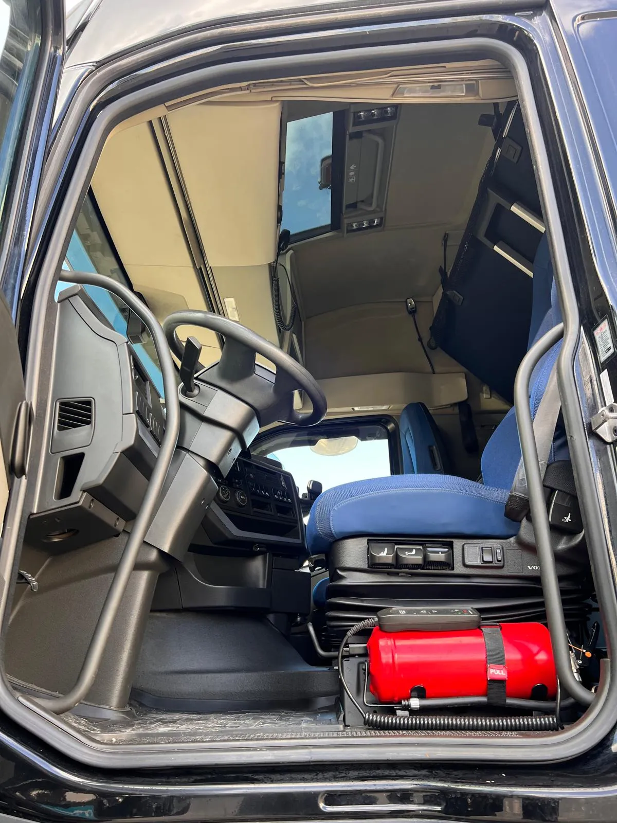 Volvo FH13 460 Farol L (2 unidades) 2021 — foto 10 de 18 (IC-026)