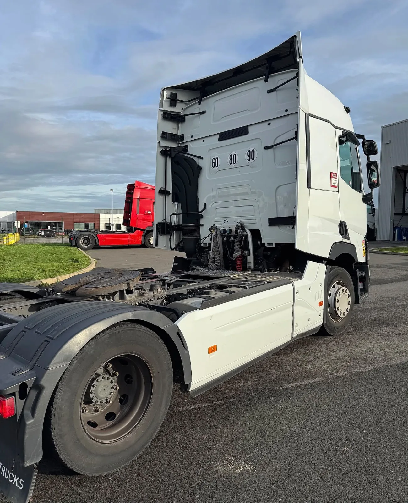 Renault T460 2021 — foto 2 de 5 (IC-028)
